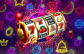 bet 18 স্লটস গেমে বিভিন্ন থিমের রঙিন রীলস